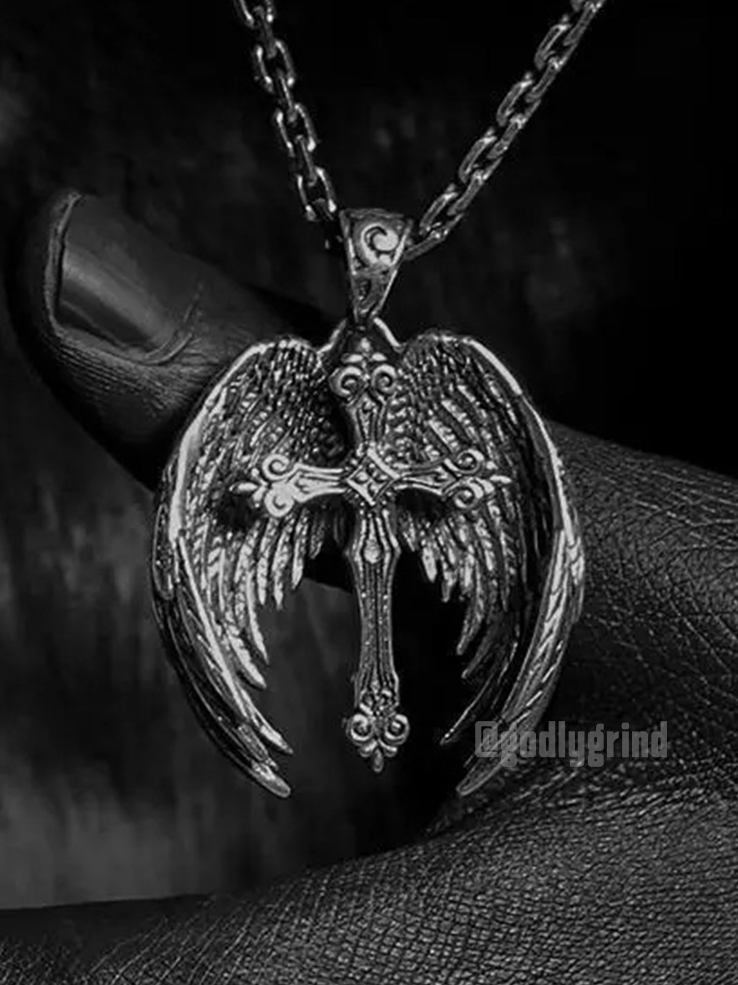 Angelic Cross Necklace – Symbol of Faith, Protection & Freedom